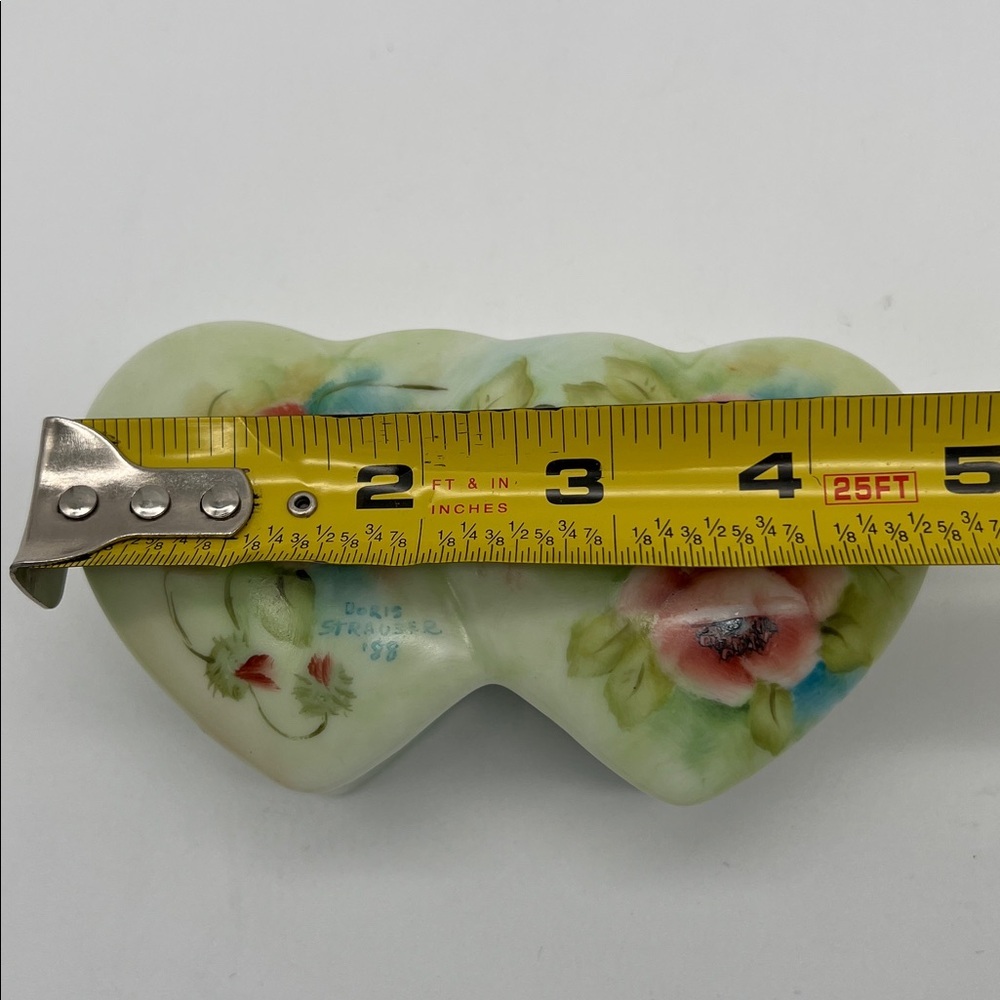 Vintage Hand-Painted Porcelain Rose Heart Trinket Box Signed Doris Strauser 1988 - Picture 11 of 12